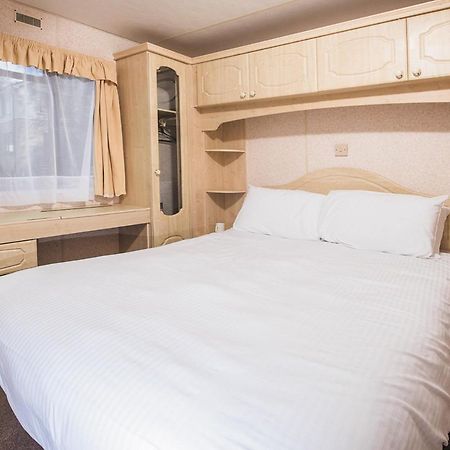 Sandaway Beach Holiday Park คอมบ์มาร์ติน ภายนอก รูปภาพ