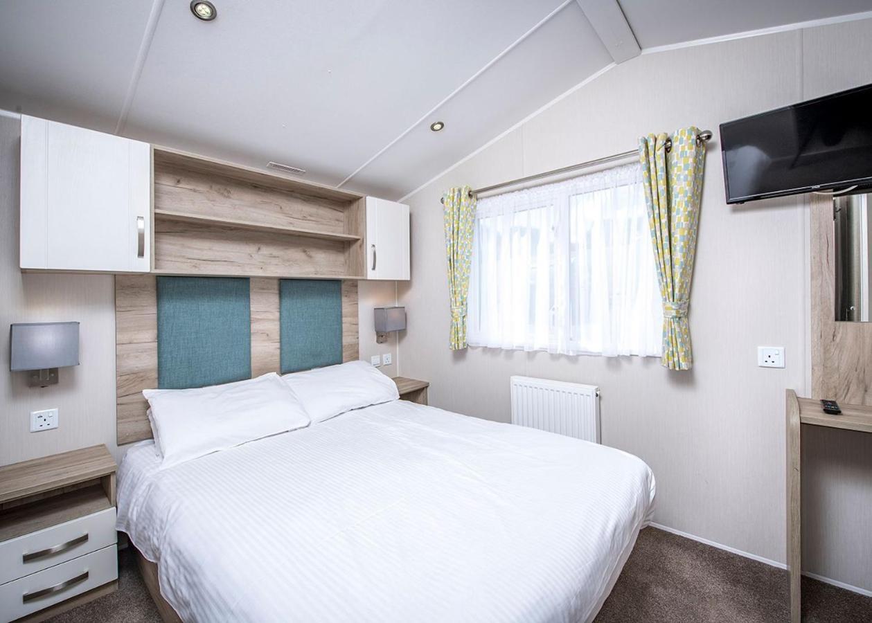 Sandaway Beach Holiday Park คอมบ์มาร์ติน ภายนอก รูปภาพ