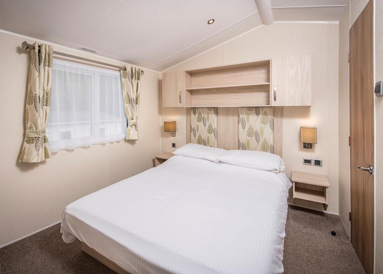 Sandaway Beach Holiday Park คอมบ์มาร์ติน ภายนอก รูปภาพ