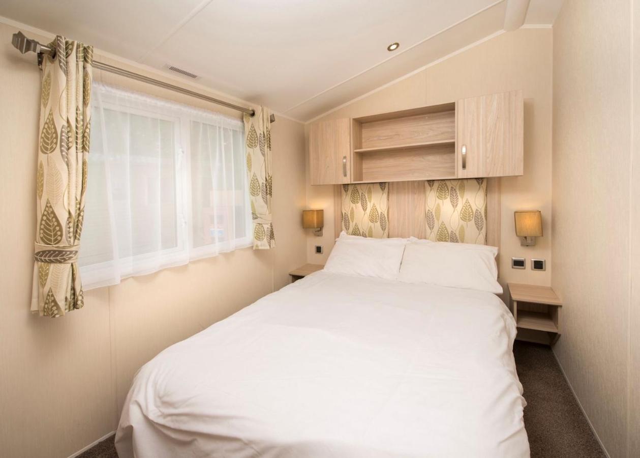 Sandaway Beach Holiday Park คอมบ์มาร์ติน ภายนอก รูปภาพ