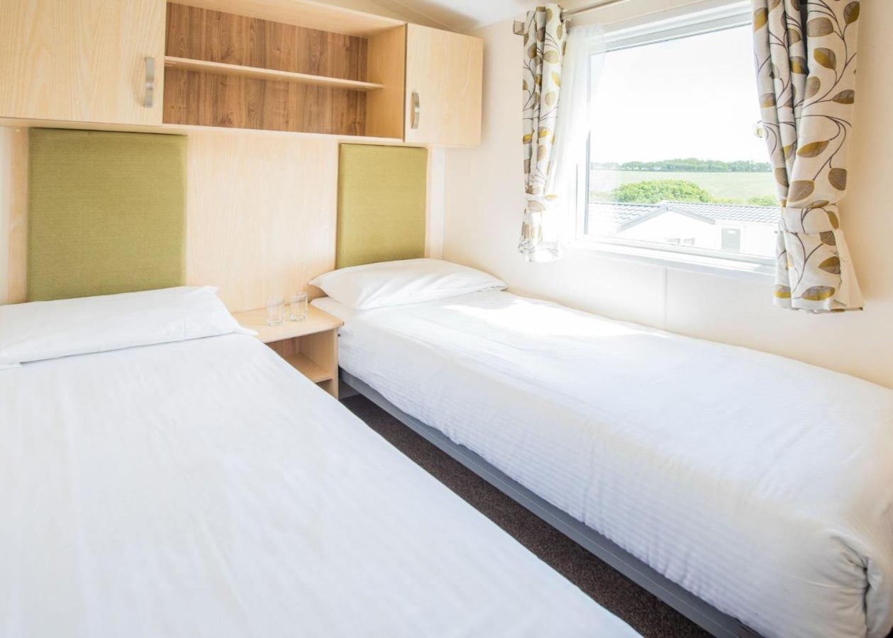 Sandaway Beach Holiday Park คอมบ์มาร์ติน ภายนอก รูปภาพ