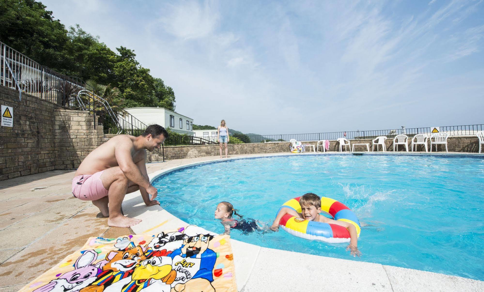 Sandaway Beach Holiday Park คอมบ์มาร์ติน ภายนอก รูปภาพ